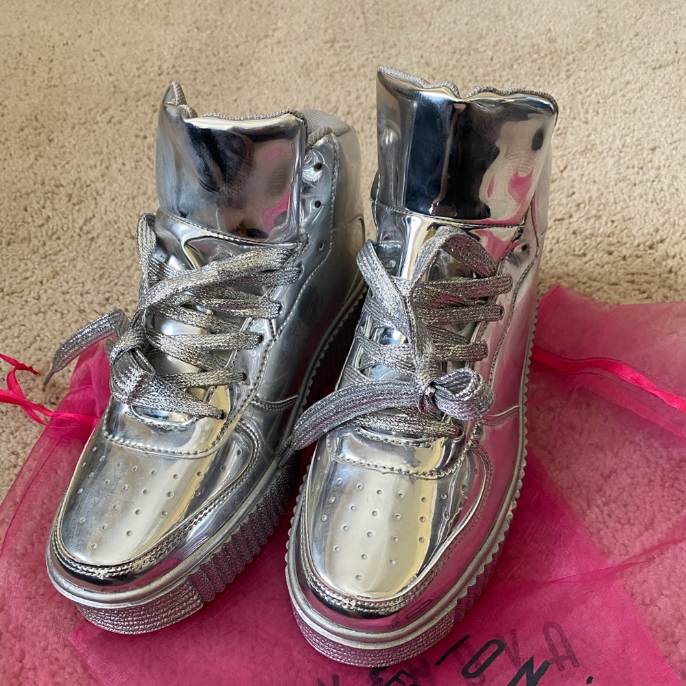 FN Silver sneakers